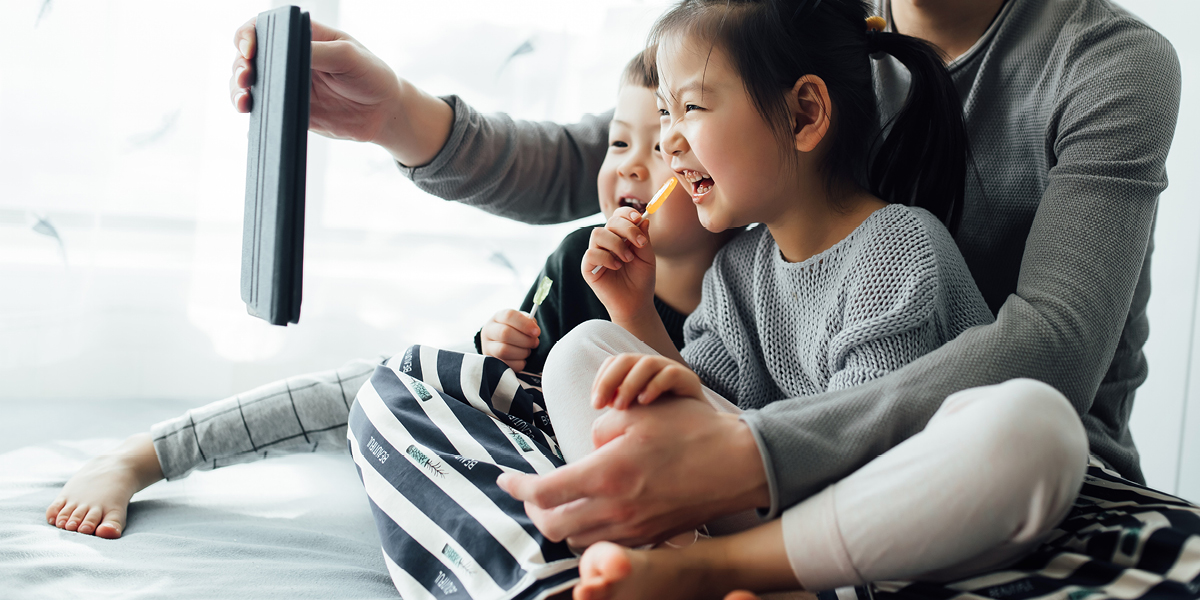 Start in die finanzielle Zukunft: Wie Eltern die Weichen für ihre Kinder stellen